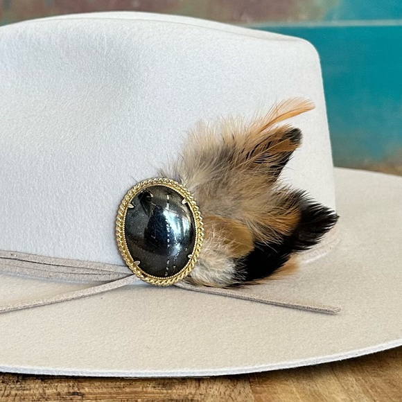 Red Wool Cowboy Hat – Western Felt Hat with feather hat pin vintage stone brooch - Picture 5 of 5